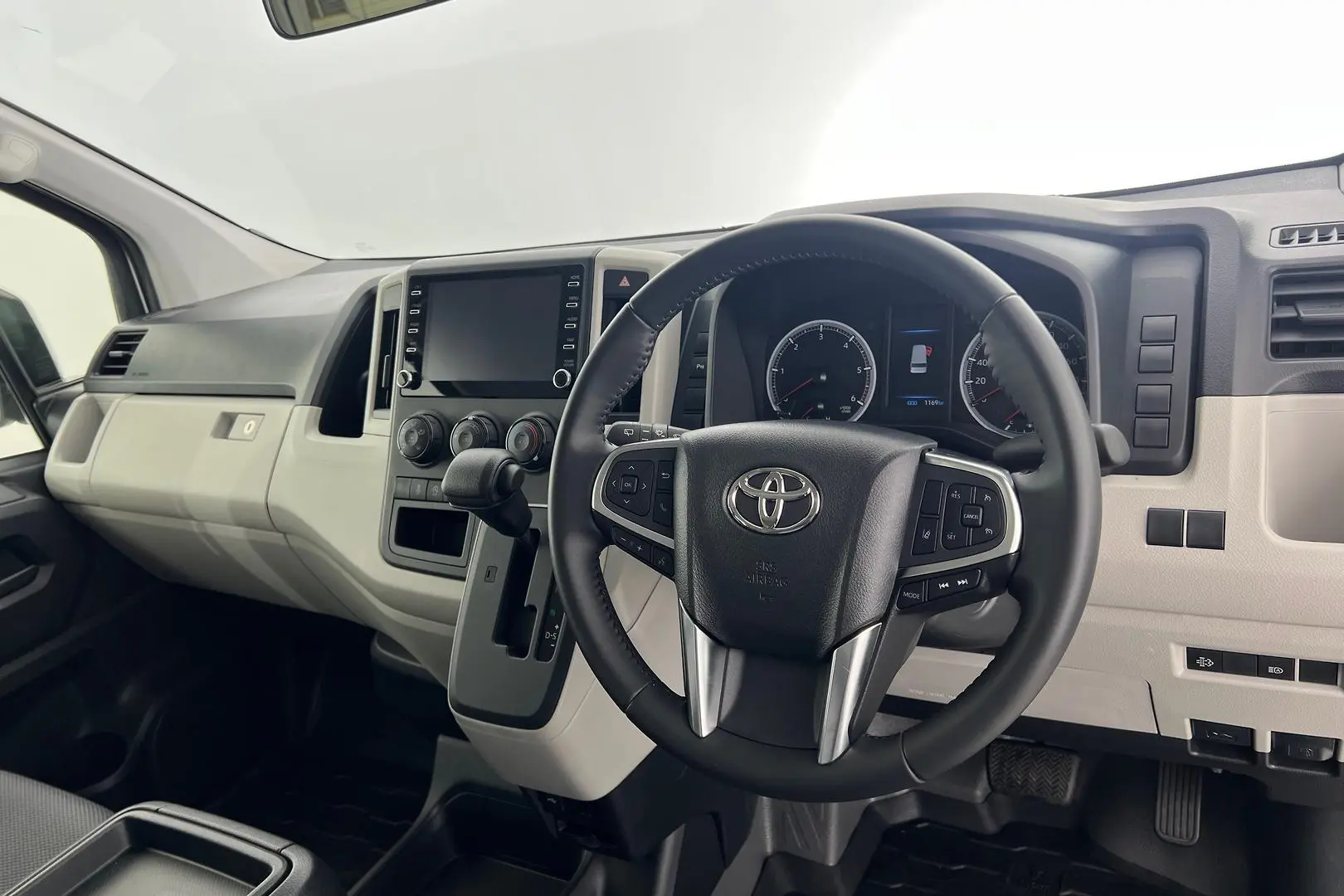 2022 Toyota Hiace Gallery Image 11