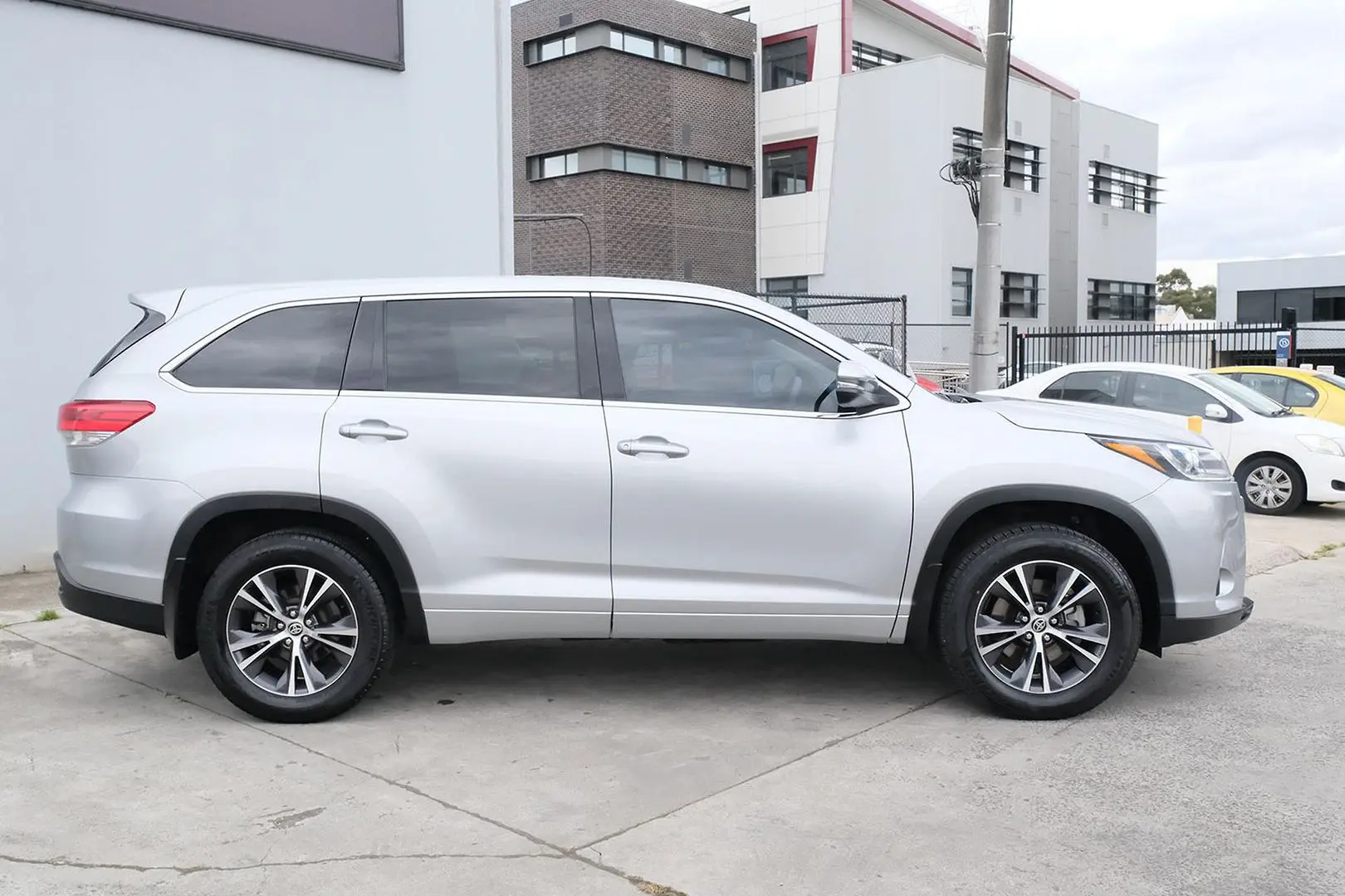 2020 Toyota Kluger Gallery Image 5