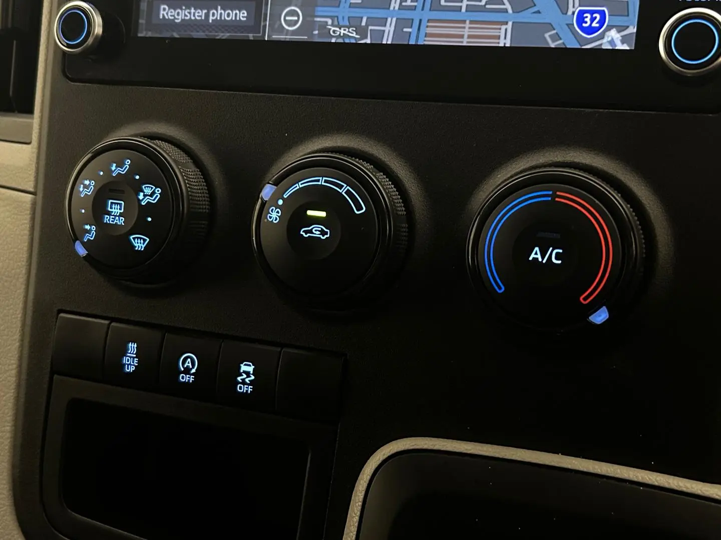 2021 Toyota Hiace Gallery Image 18