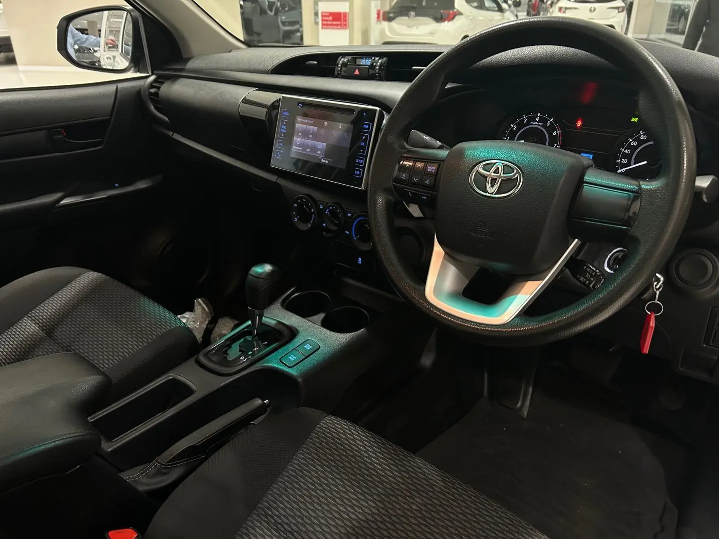 2016 Toyota Hilux Gallery Image 13
