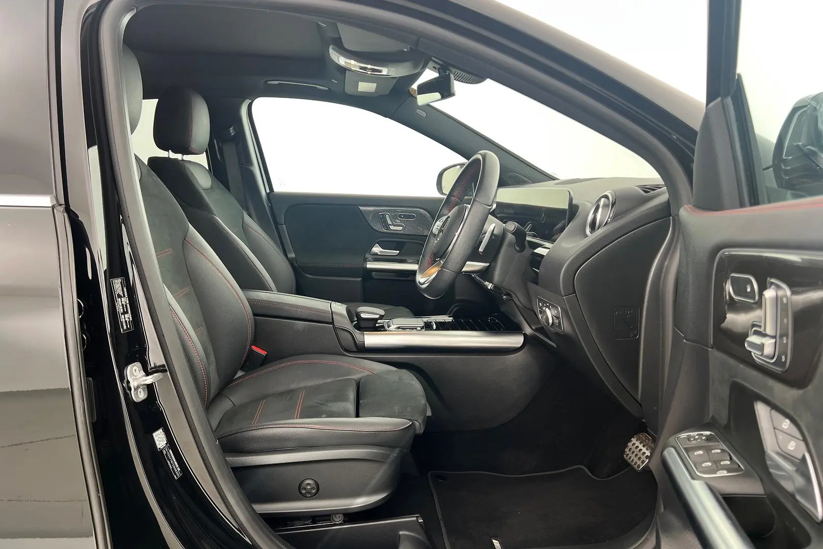 2023 Mercedes-Benz GLA-Class Gallery Image 11