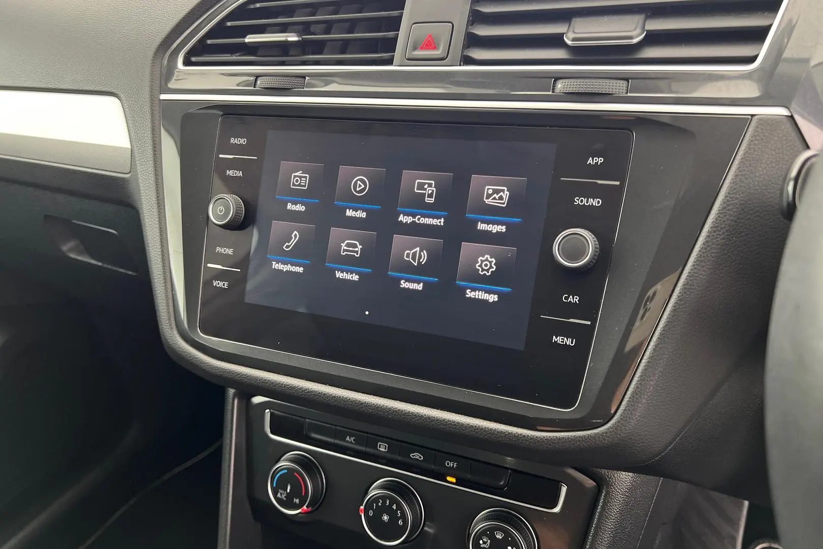 2019 Volkswagen Tiguan Gallery Image 14