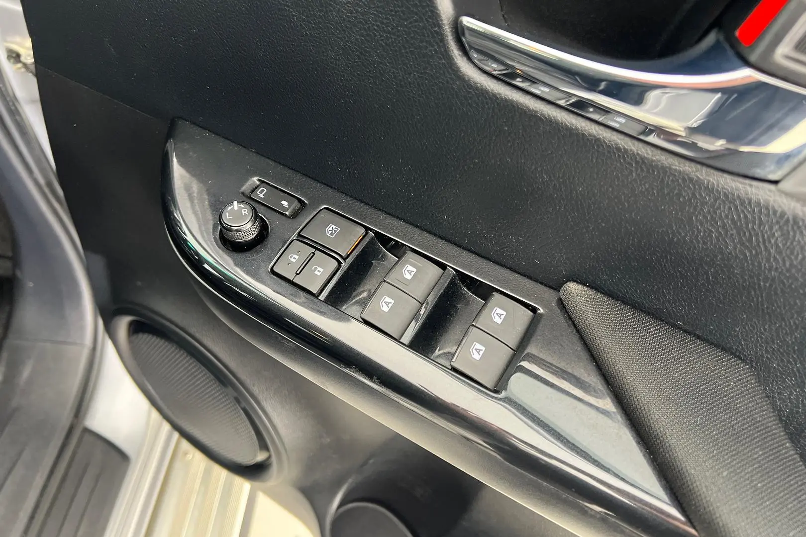 2022 Toyota Hilux Gallery Image 13
