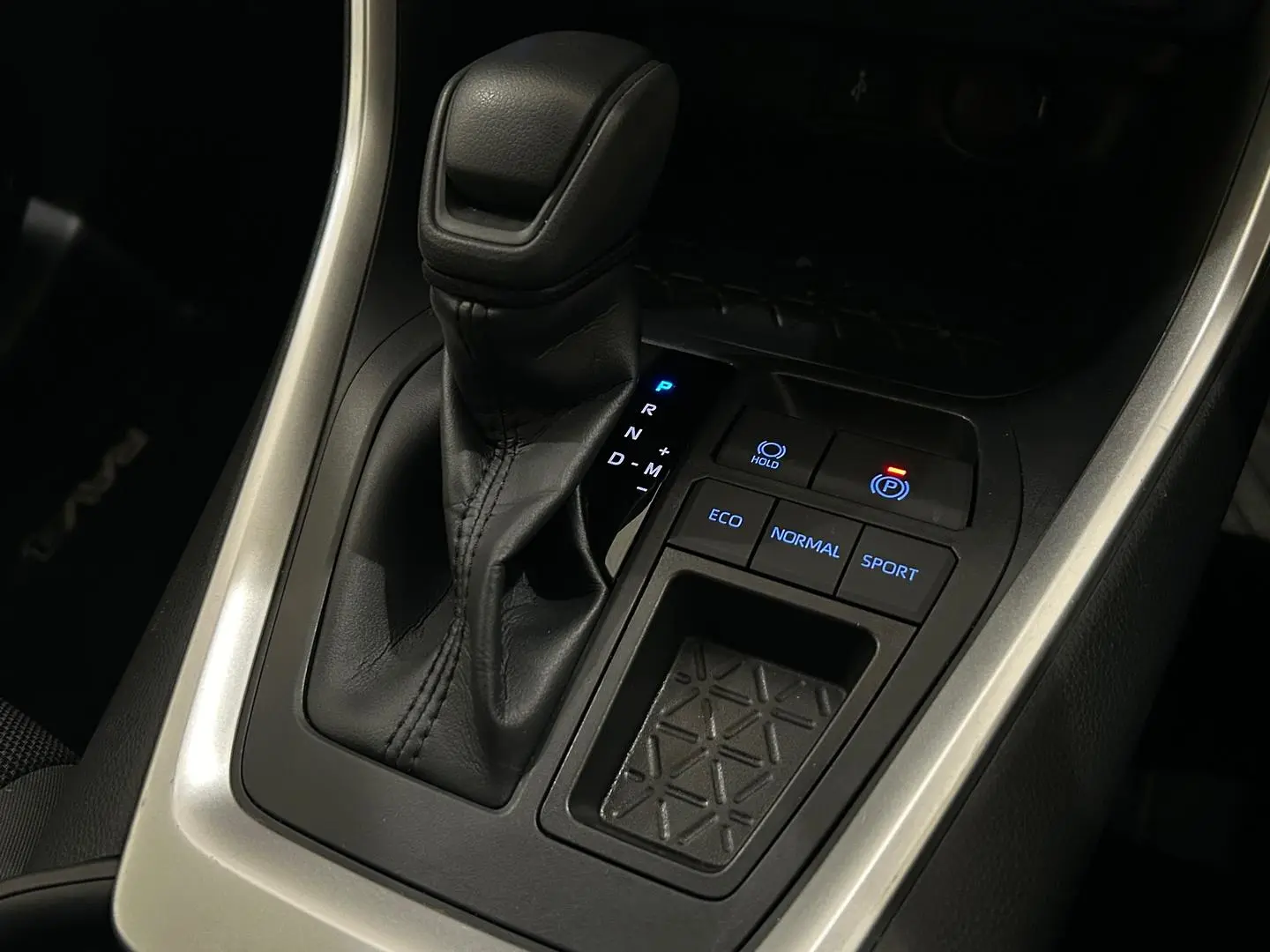 2022 Toyota RAV4 Gallery Image 17