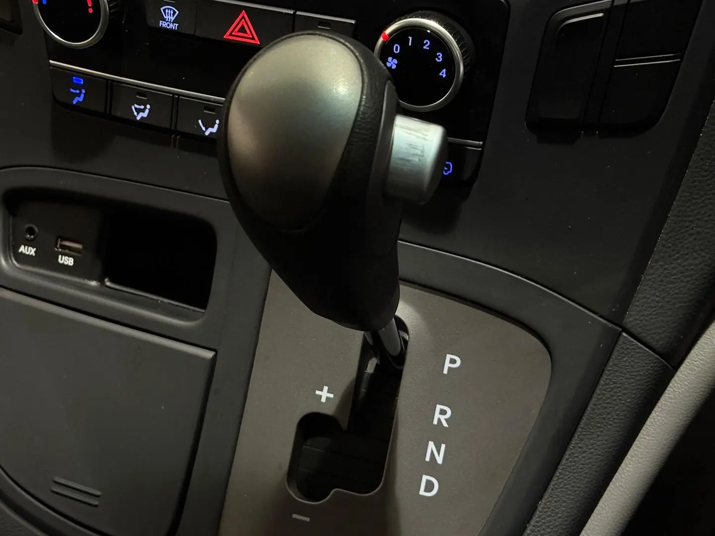 2021 Hyundai iLoad Gallery Image 19