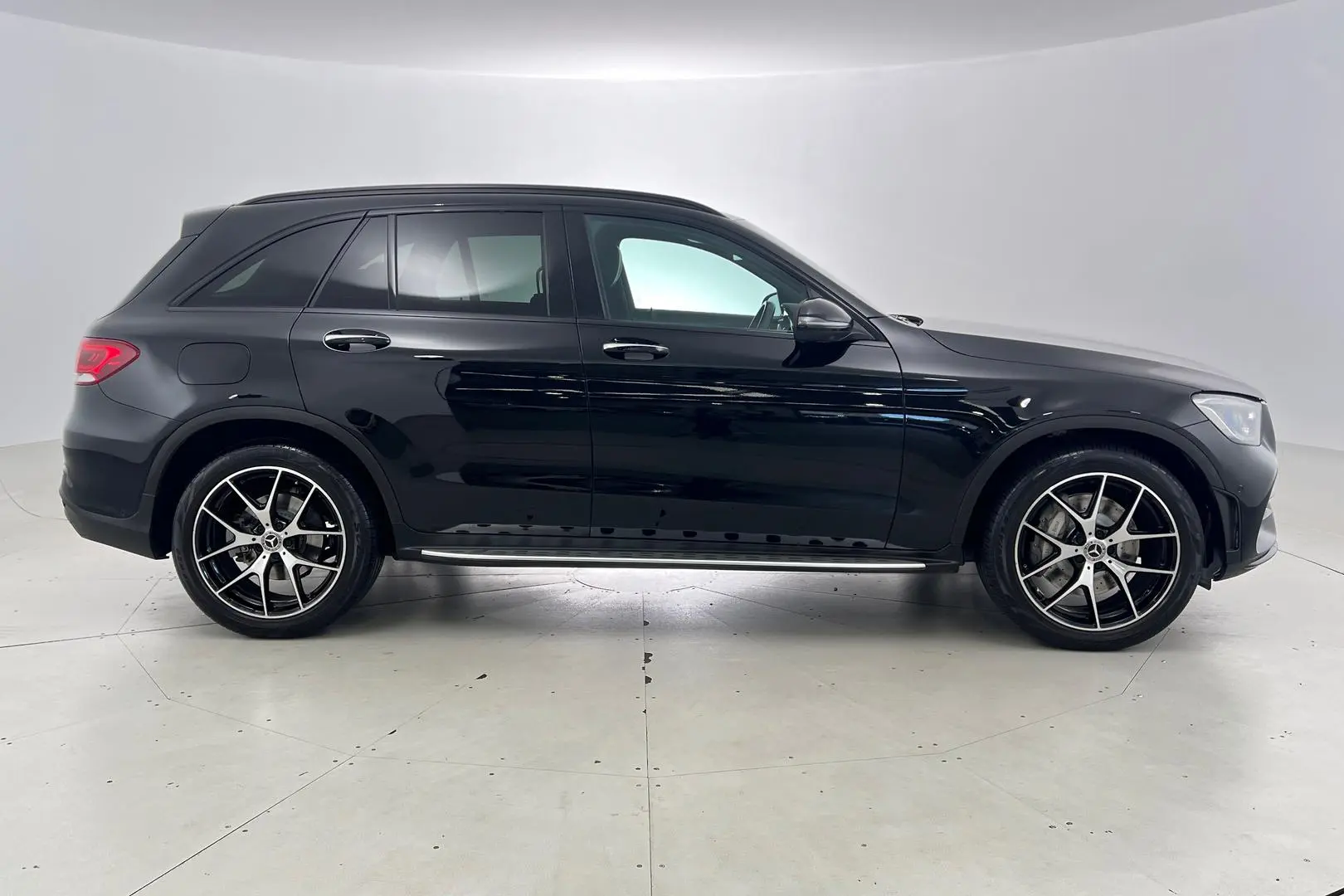 2022 Mercedes-Benz GLC-Class Gallery Image 3