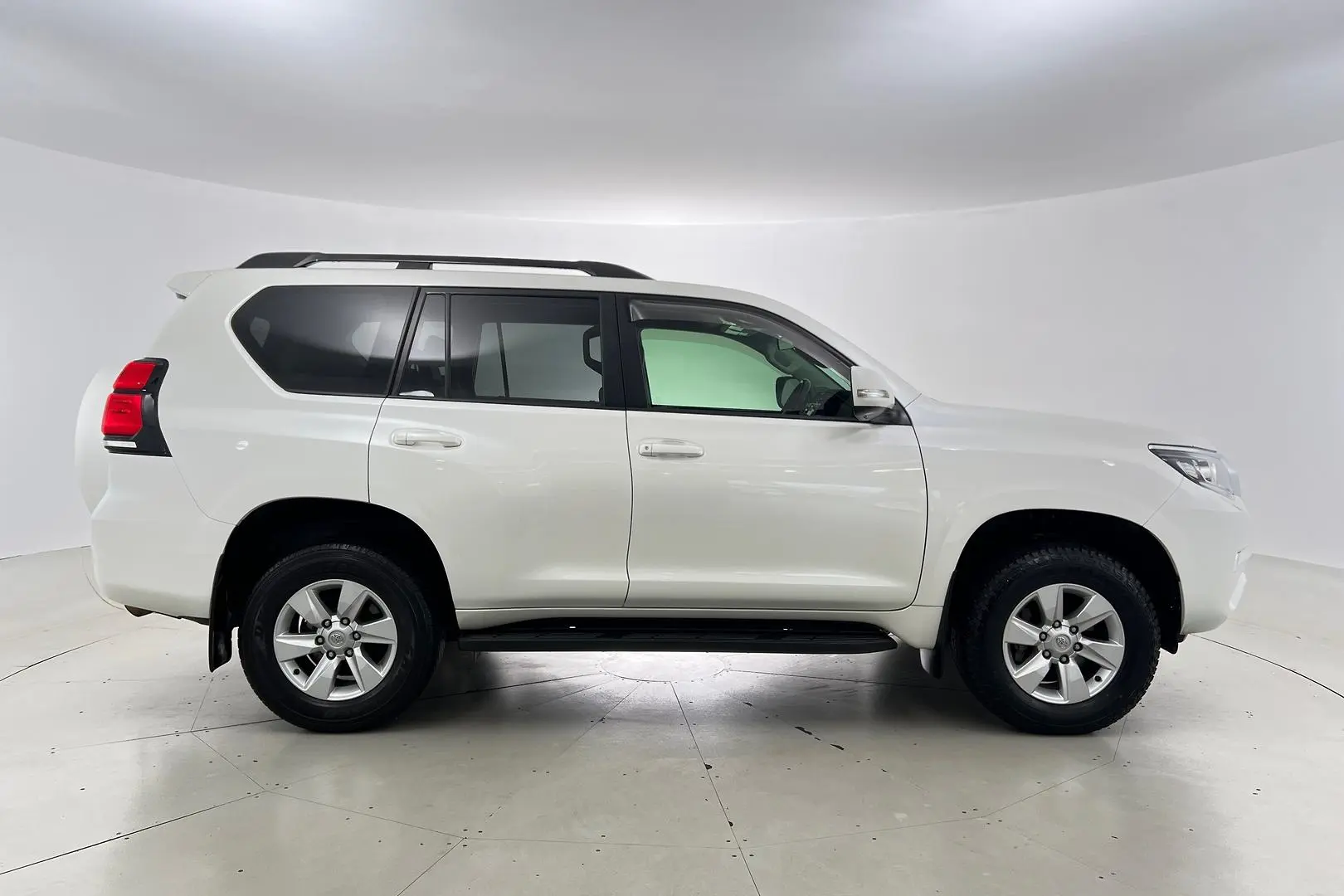 2019 Toyota Landcruiser Prado Gallery Image 3