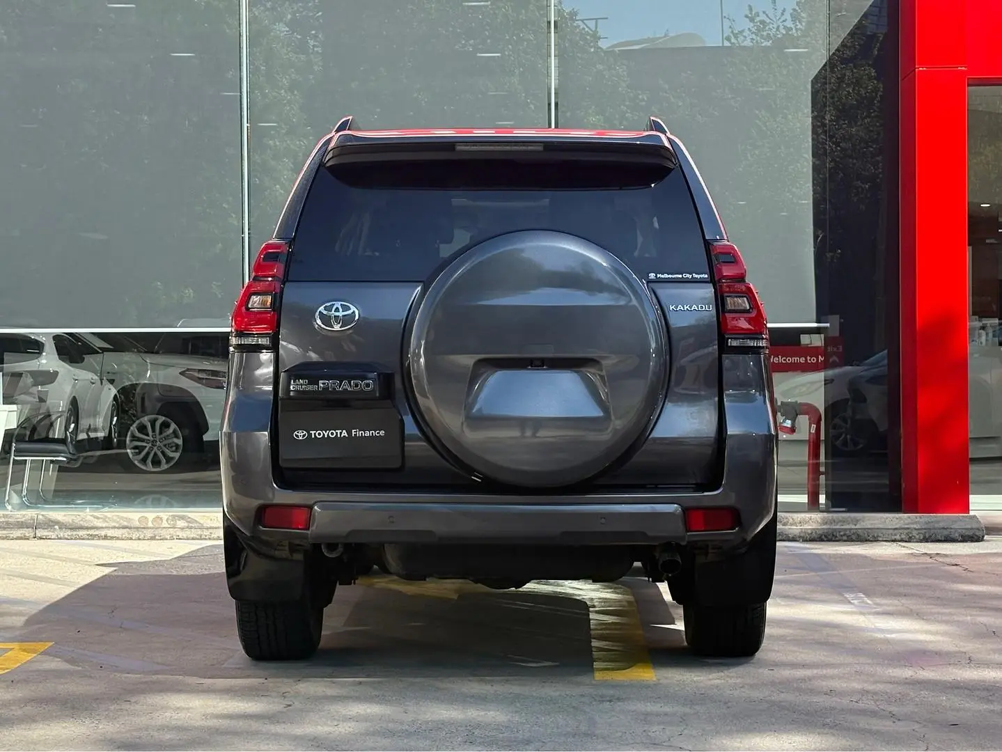 2022 Toyota Landcruiser Prado Gallery Image 9