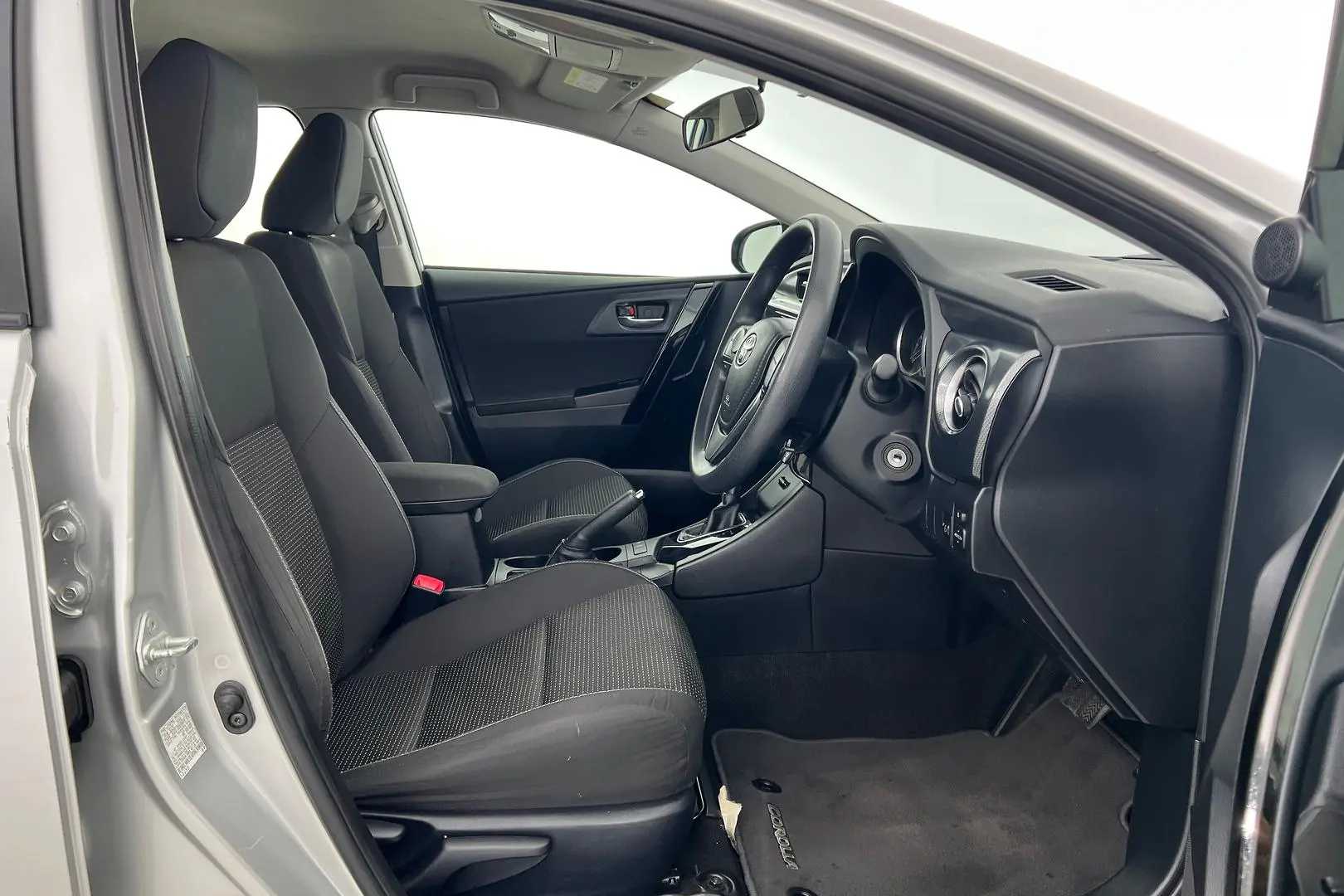 2016 Toyota Corolla Gallery Image 9