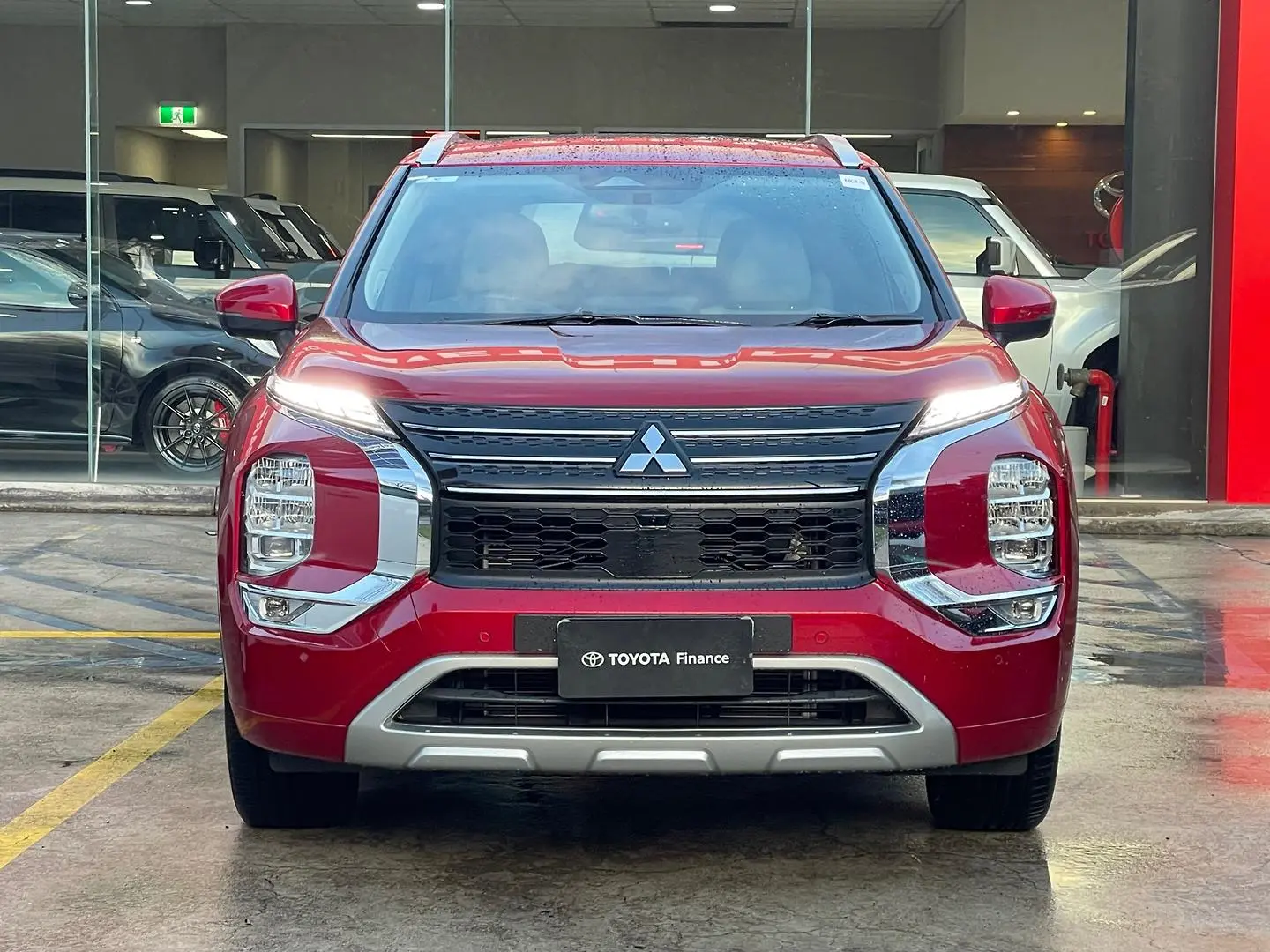 2022 Mitsubishi Outlander Gallery Image 8