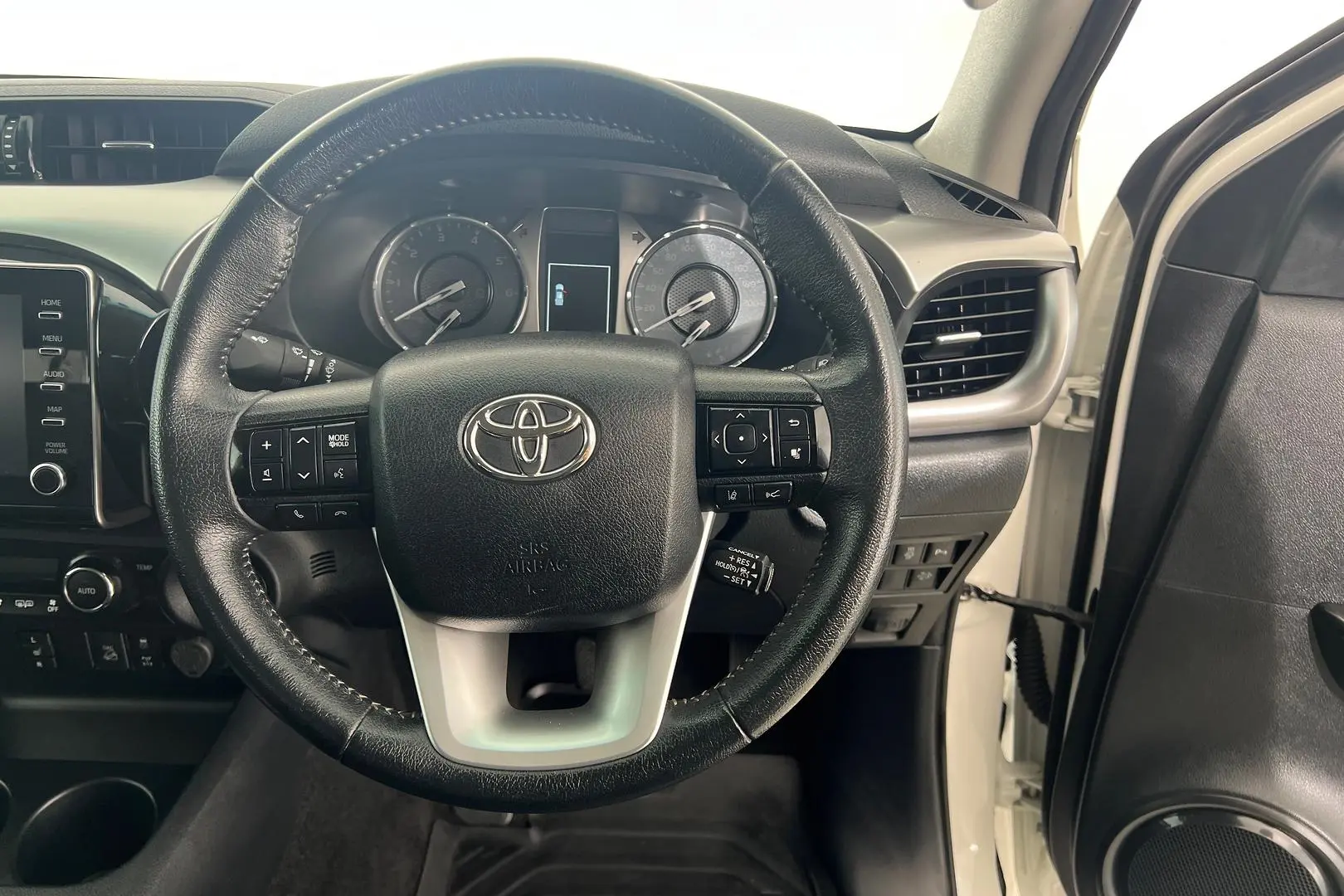 2020 Toyota Hilux Gallery Image 14