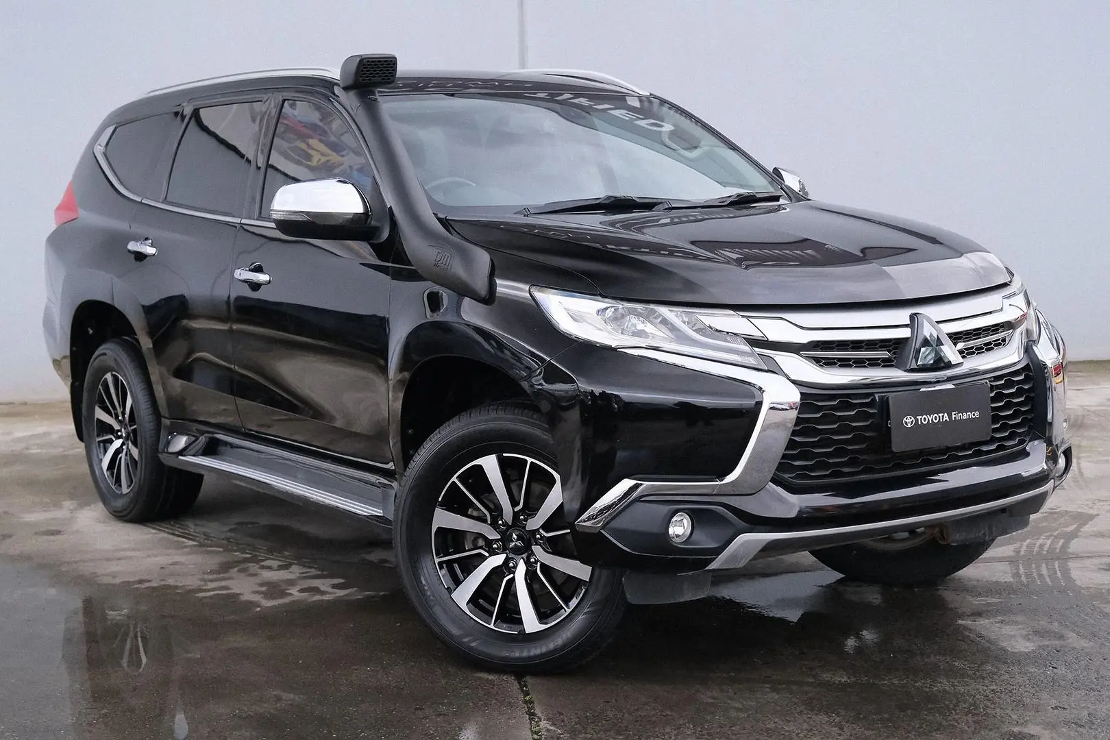 2018 Mitsubishi Pajero Sport Gallery Image 1
