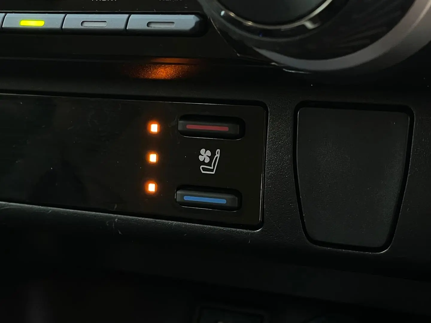 2023 Toyota RAV4 Gallery Image 18