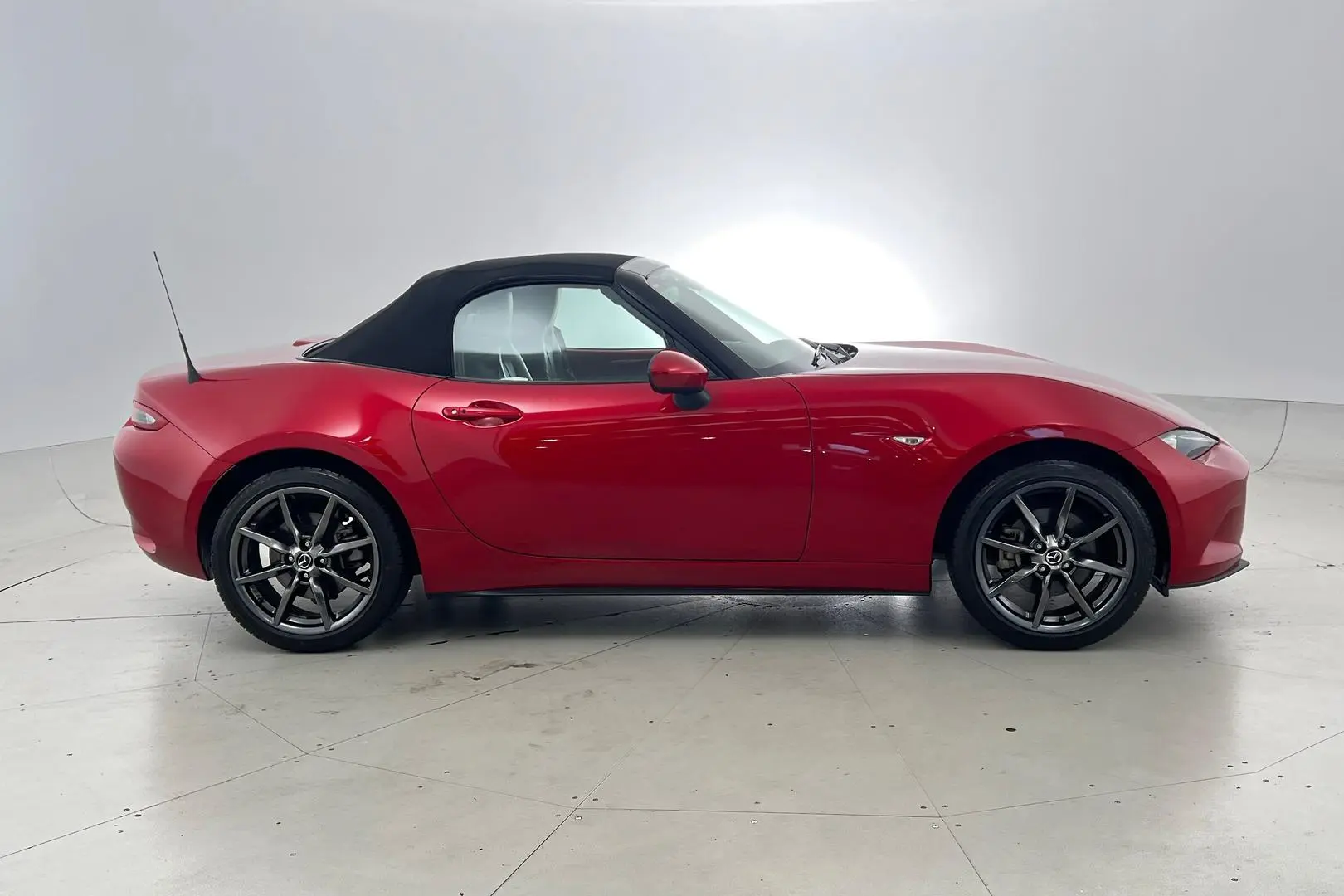 2017 Mazda MX-5 Gallery Image 3