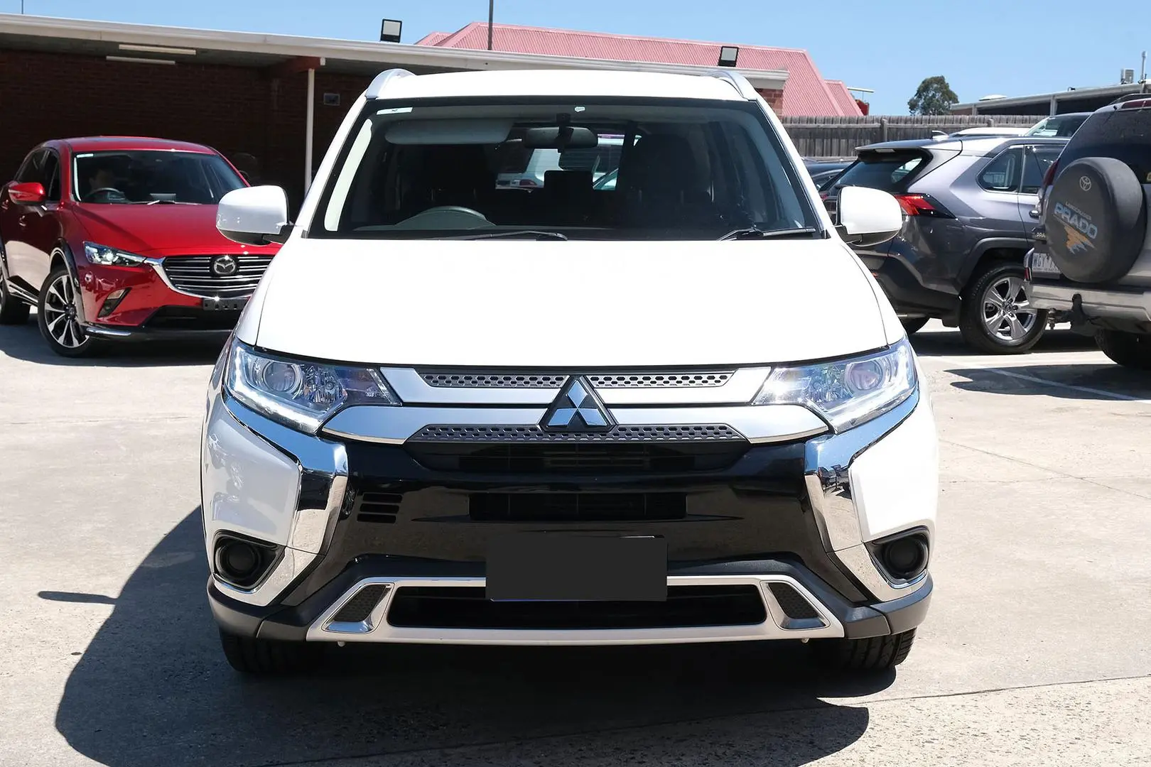 2018 Mitsubishi Outlander Gallery Image 4