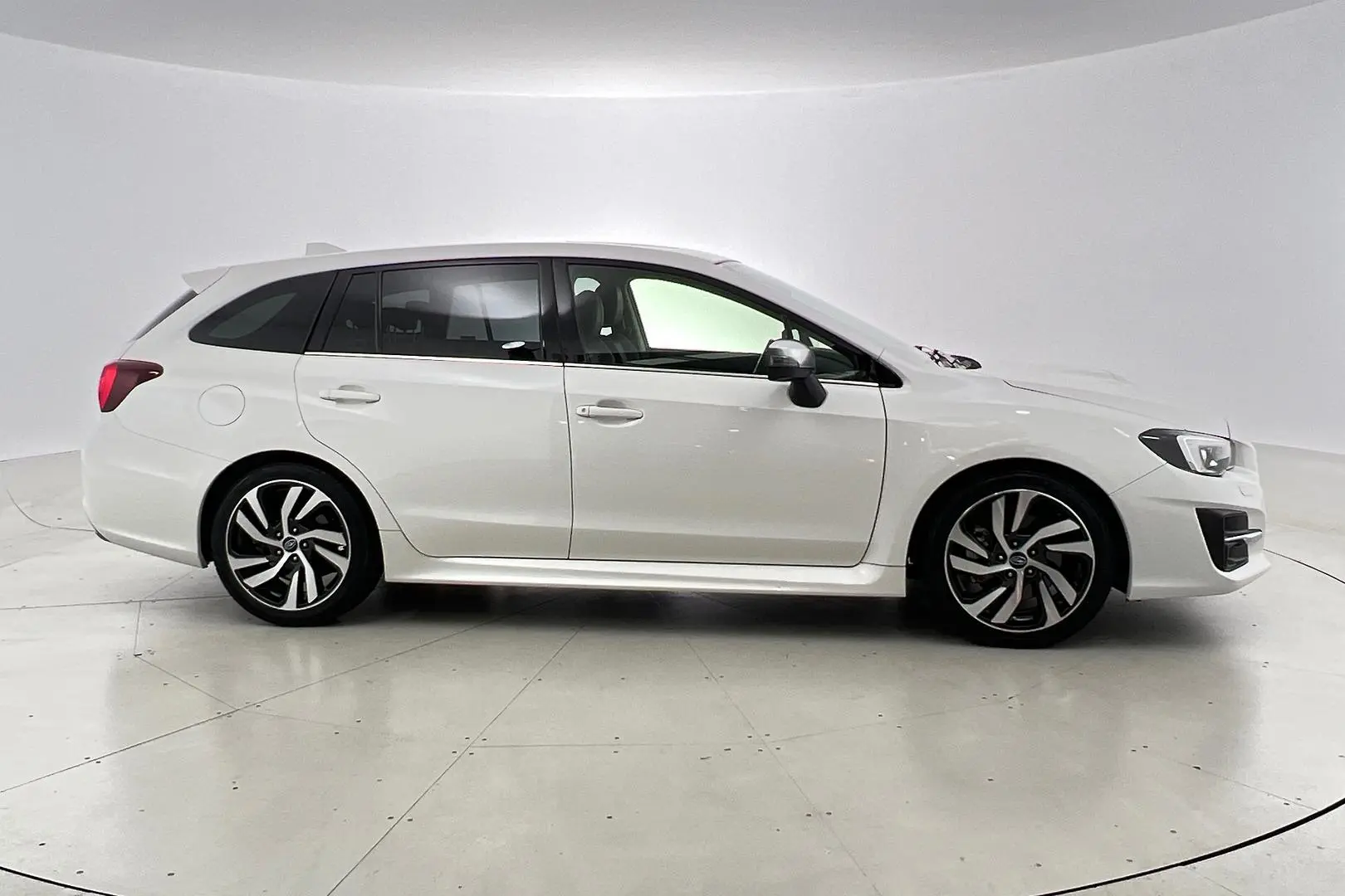 2020 Subaru Levorg Gallery Image 2