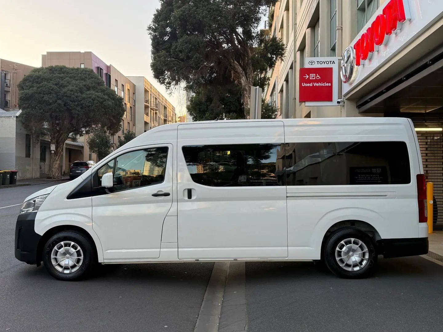 2019 Toyota Hiace Gallery Image 6