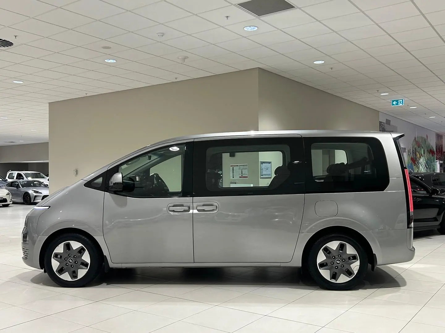 2022 Hyundai STARIA Gallery Image 6