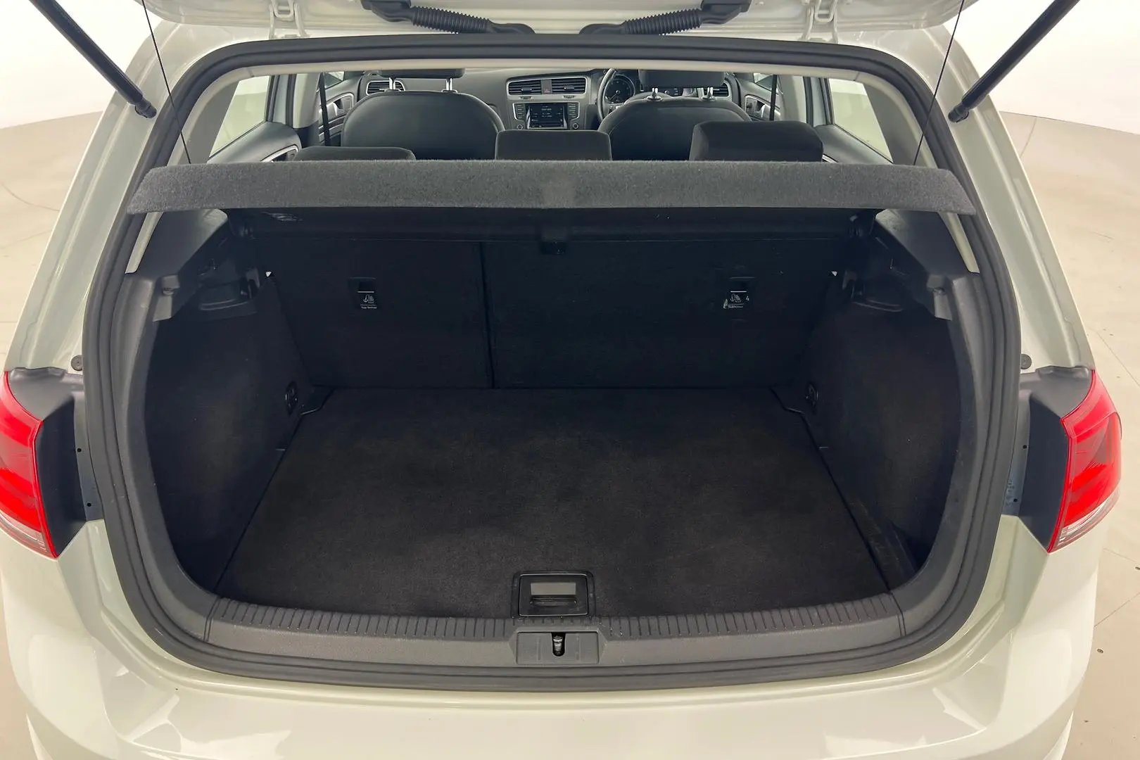 2013 Volkswagen Golf Gallery Image 16