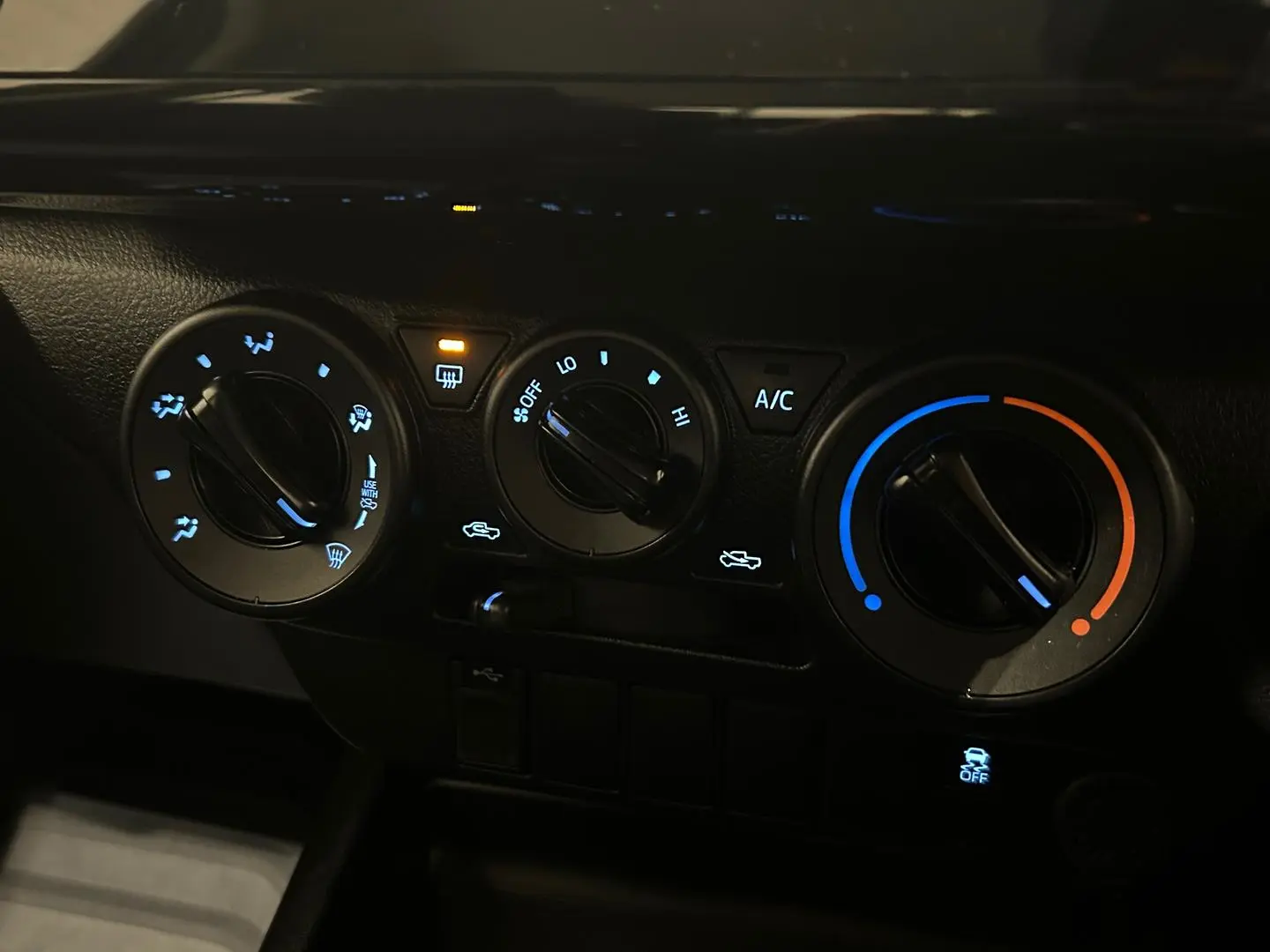 2022 Toyota Hilux Gallery Image 17