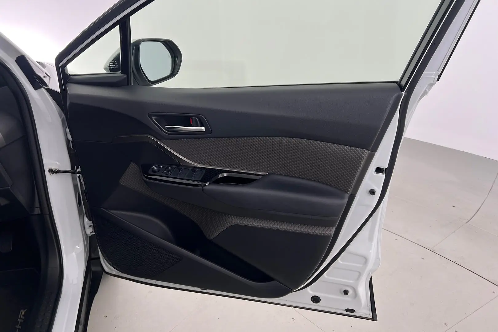 2022 Toyota C-HR Gallery Image 10