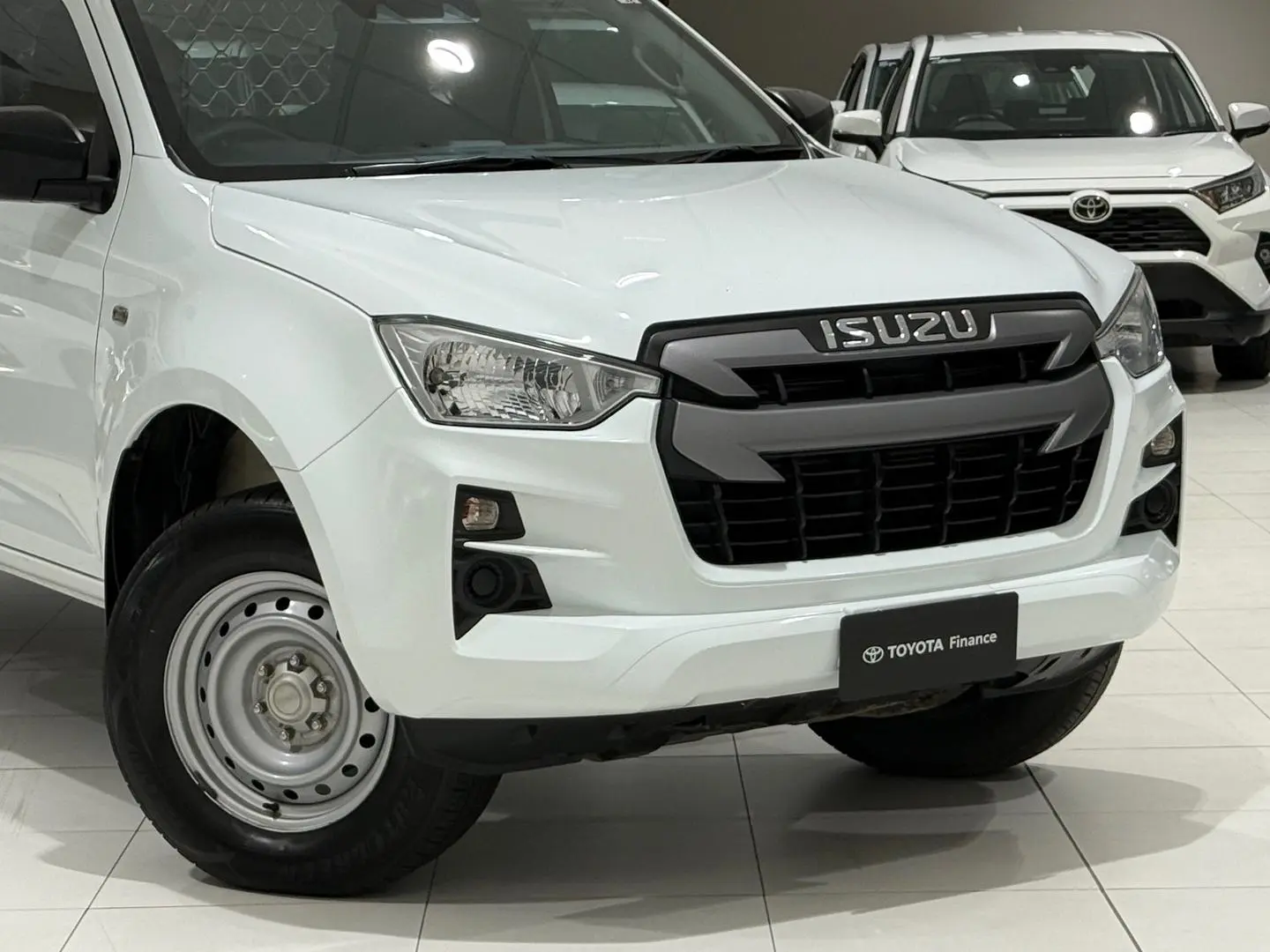 2022 Isuzu D-MAX Gallery Image 3