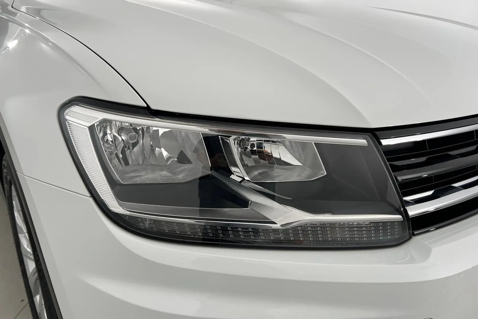 2019 Volkswagen Tiguan Gallery Image 2