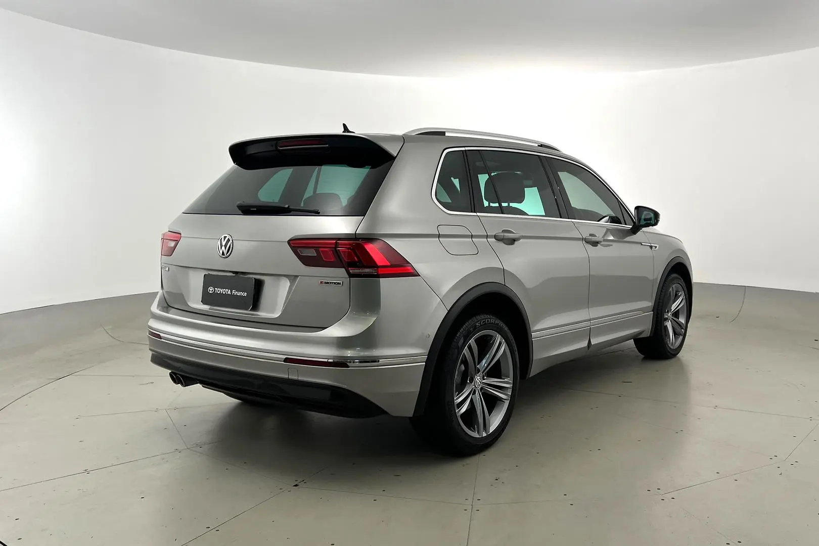 2019 Volkswagen Tiguan Gallery Image 4