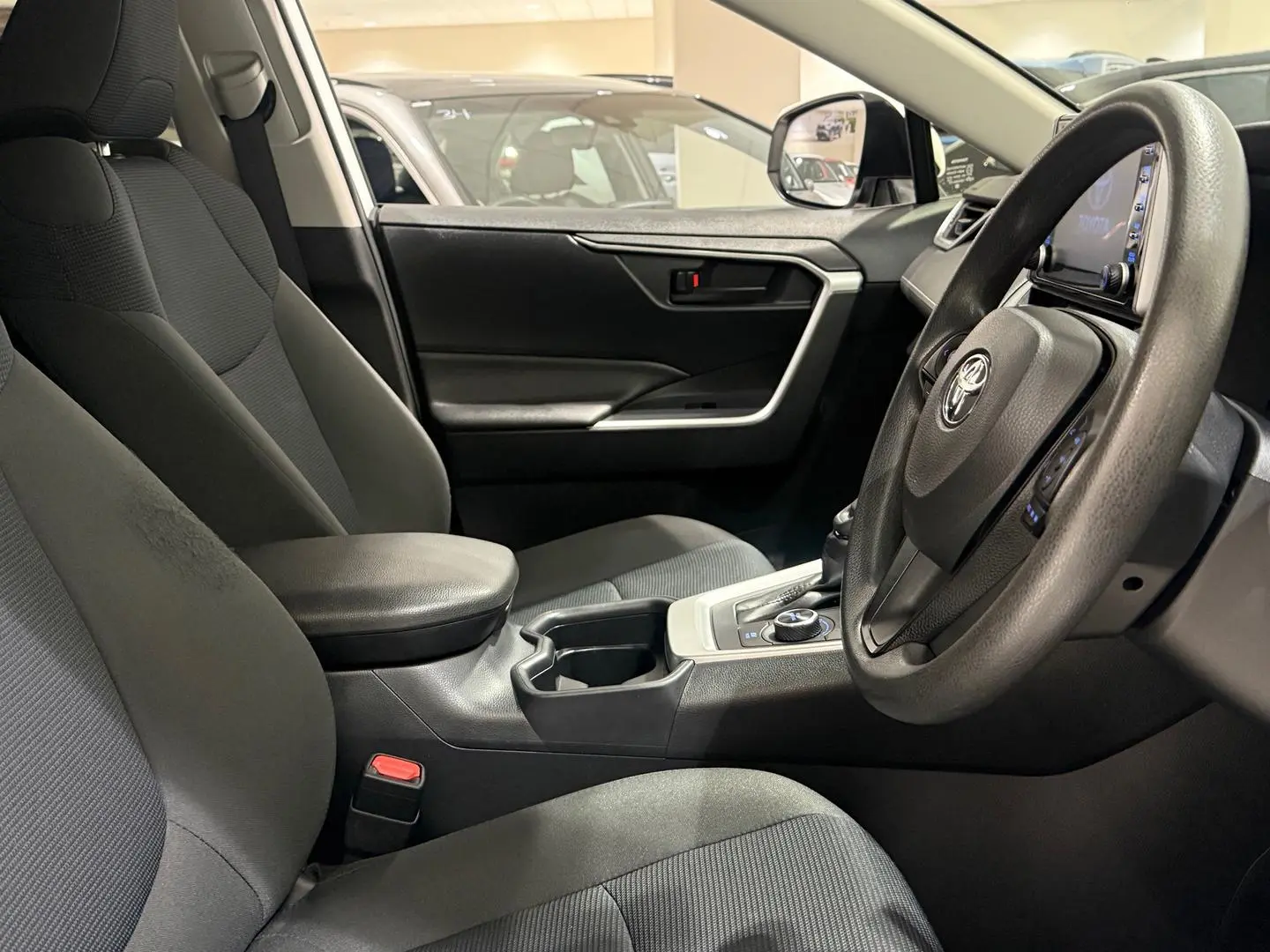 2020 Toyota RAV4 Gallery Image 11