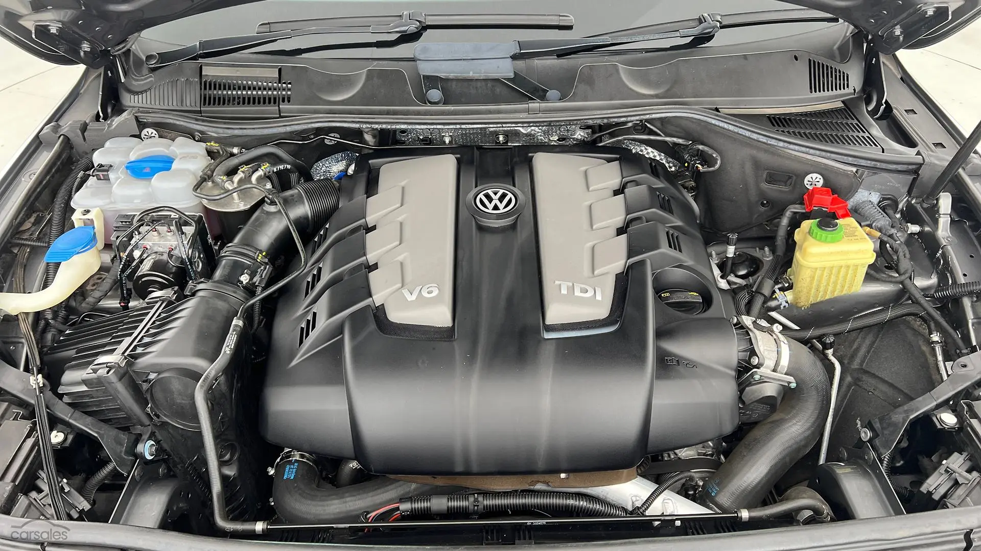 2016 Volkswagen Touareg Image 24