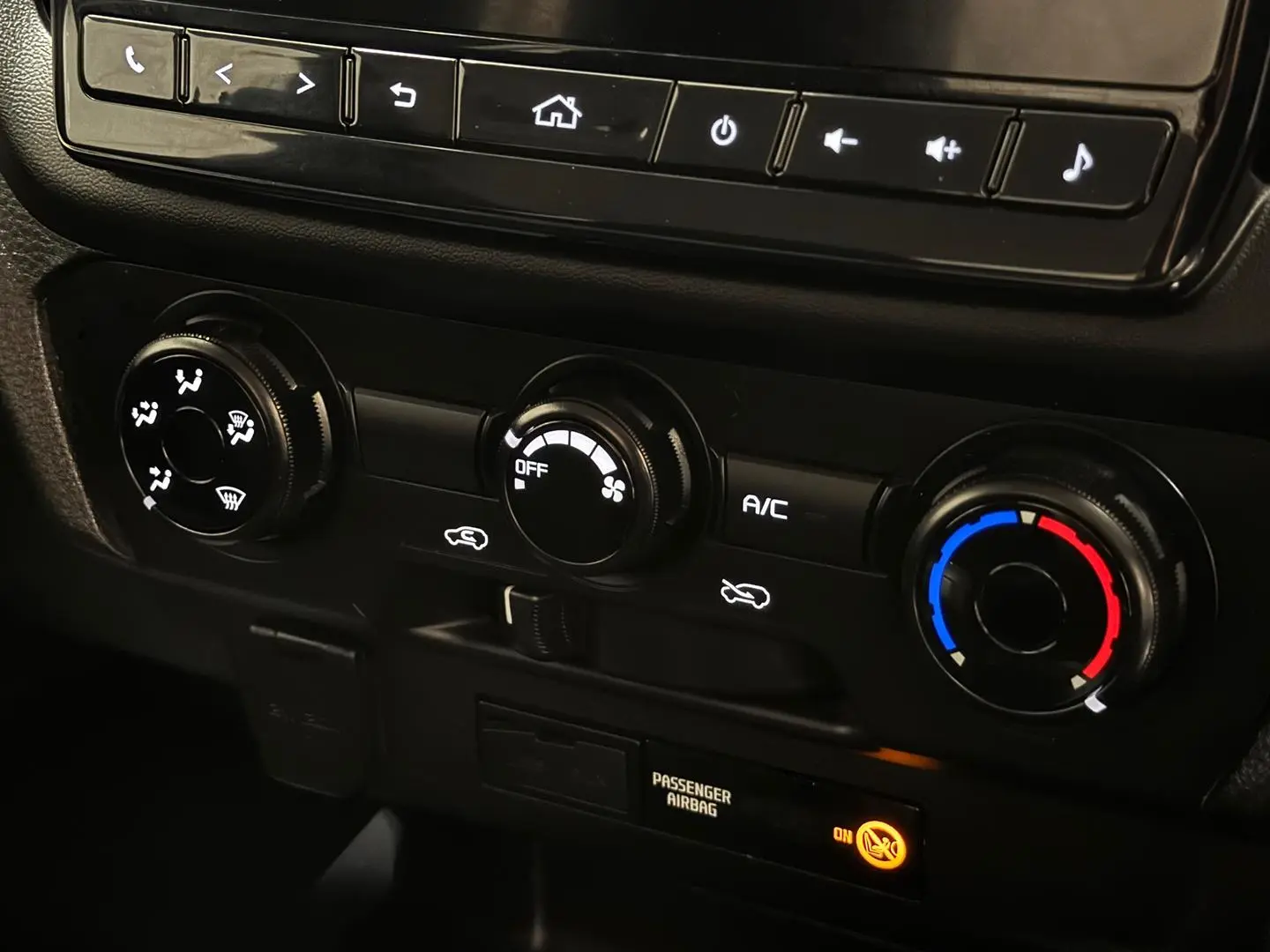 2022 Isuzu D-MAX Gallery Image 18