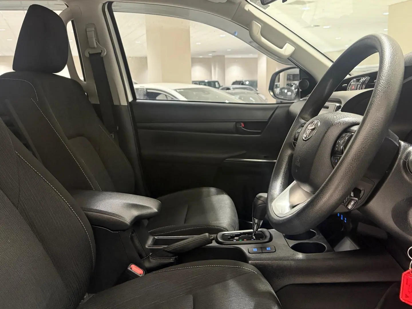 2020 Toyota Hilux Gallery Image 11