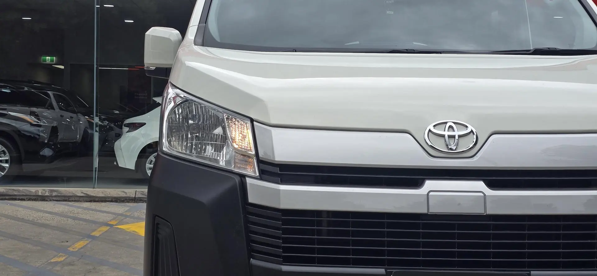 2021 Toyota Hiace Gallery Image 9