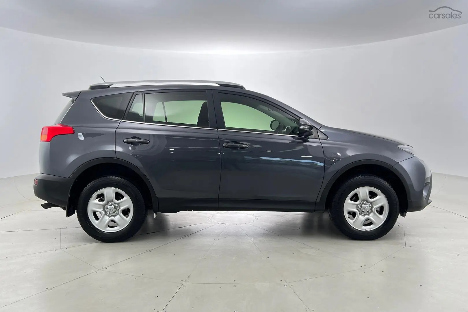 2015 Toyota RAV4 Image 2