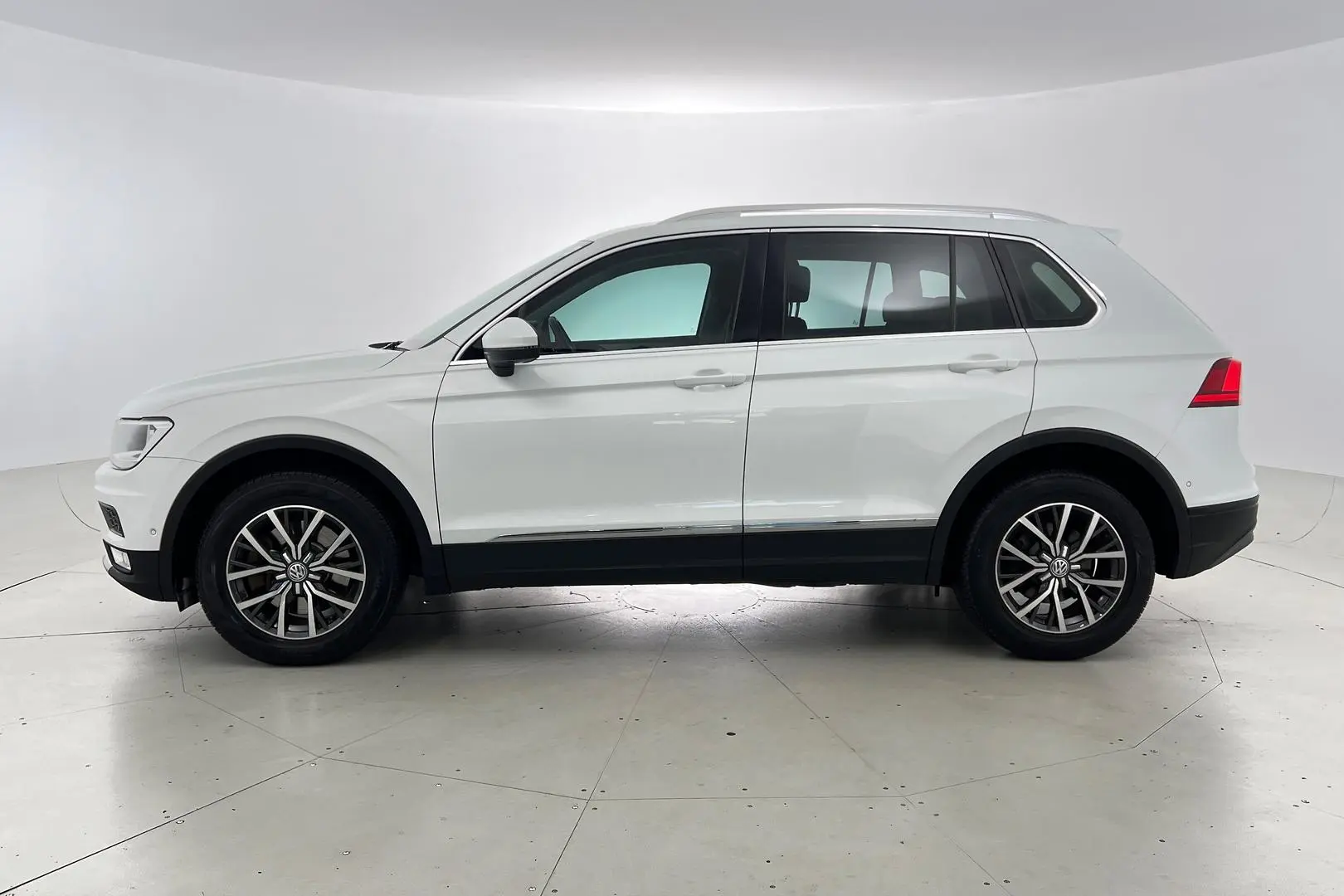2016 Volkswagen Tiguan Gallery Image 7