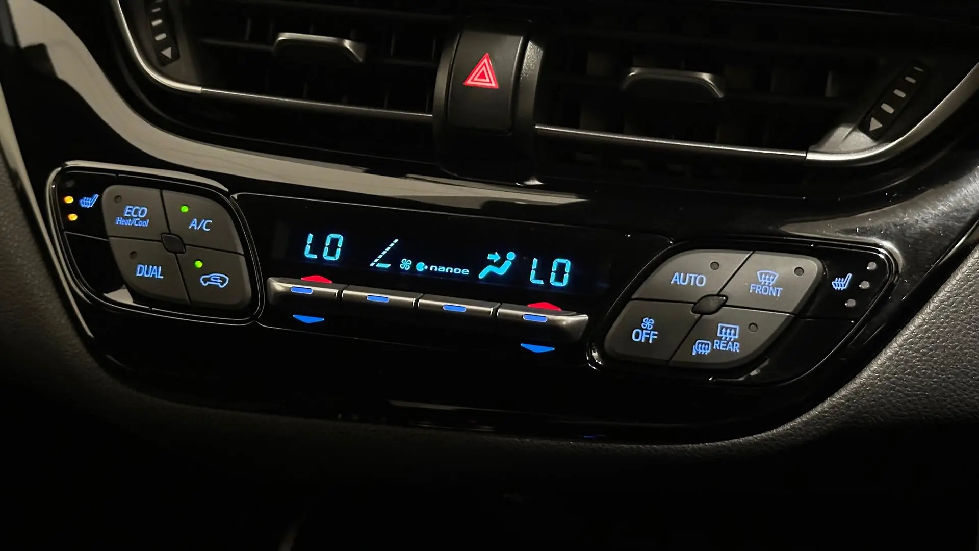2022 Toyota C-HR Gallery Image 17