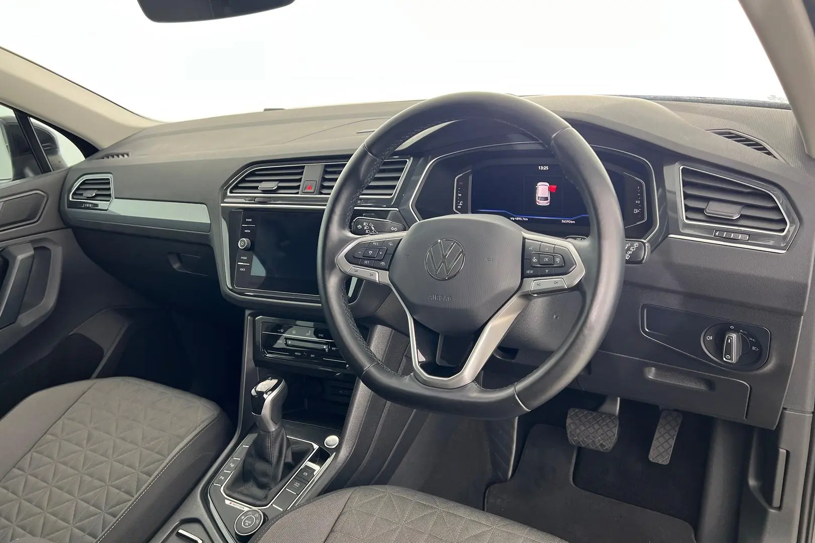 2021 Volkswagen Tiguan Gallery Image 12