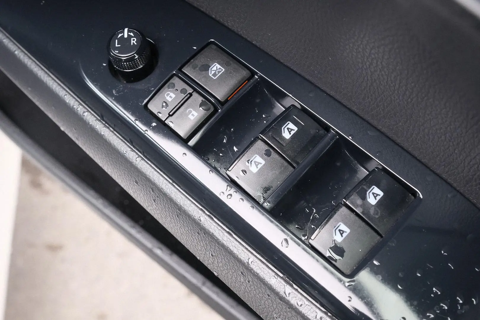 2019 Toyota Camry Gallery Image 11