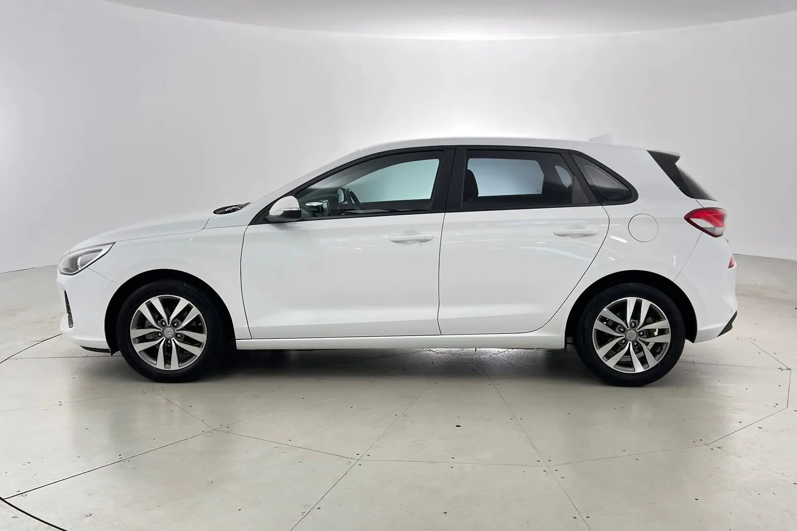 2020 Hyundai i30 Gallery Image 7