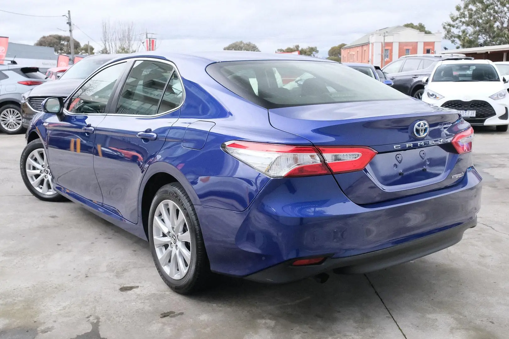 2019 Toyota Camry Gallery Image 2