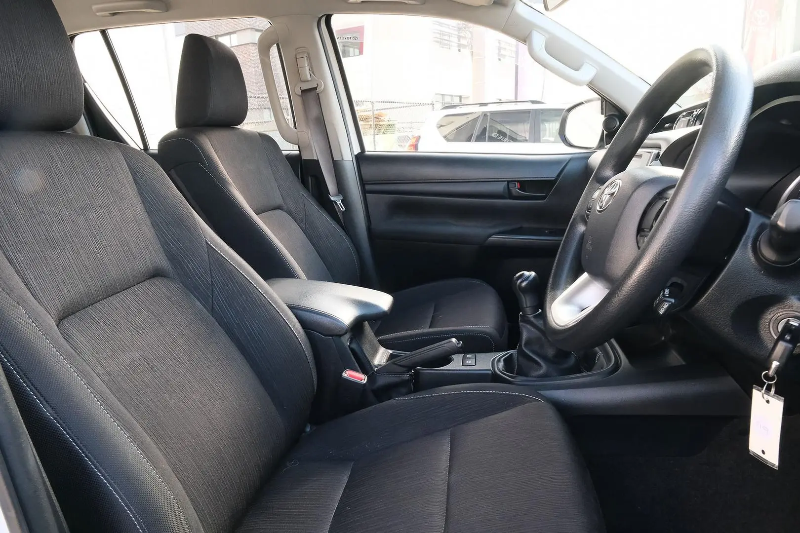 2017 Toyota Hilux Gallery Image 14