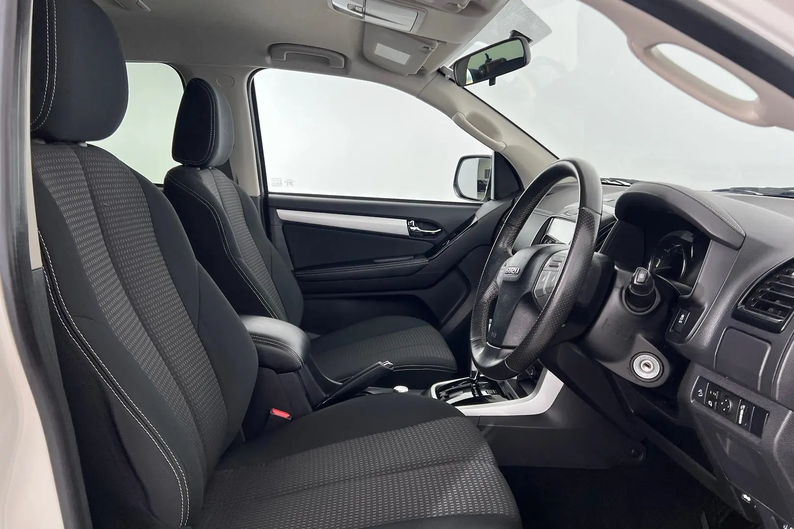 2018 Isuzu MU-X Gallery Image 14