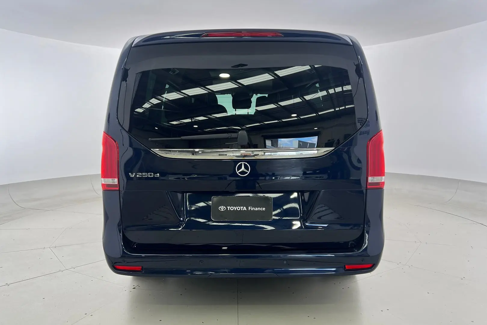 2021 Mercedes-Benz V-Class Gallery Image 6