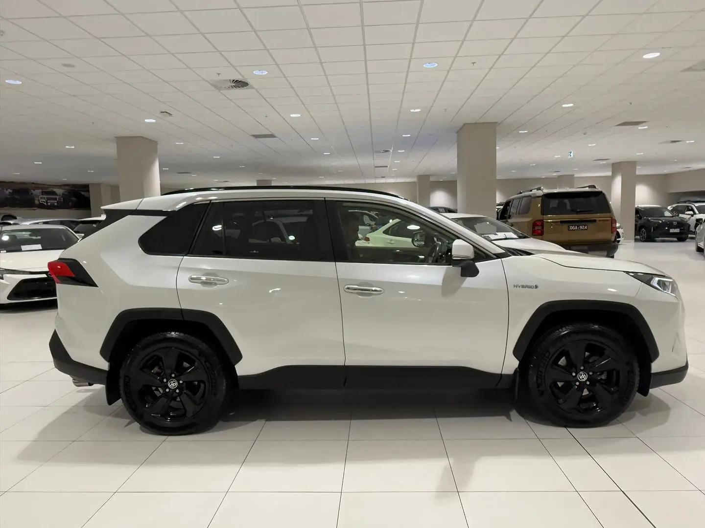 2020 Toyota Rav4 Gallery Image 2