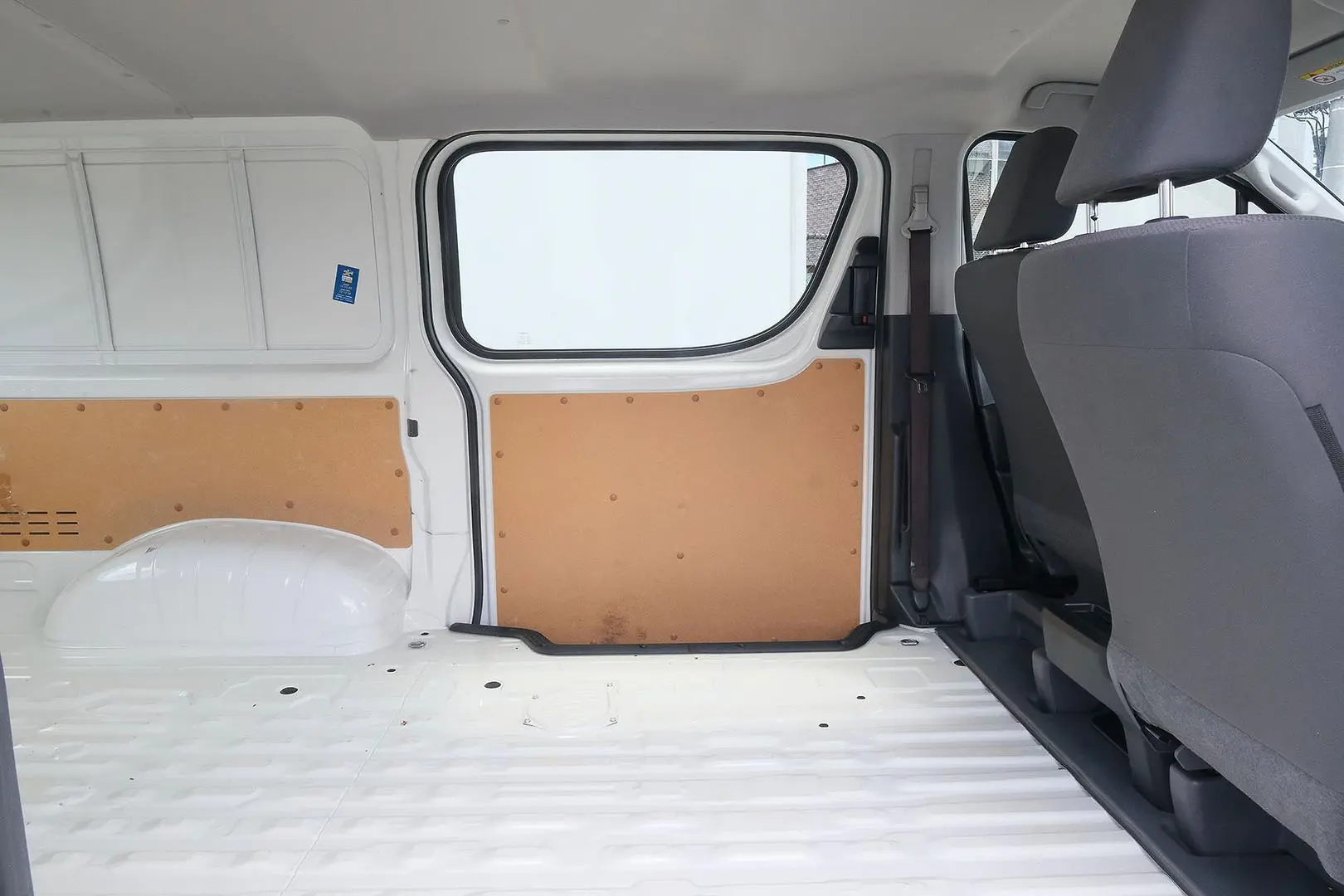 2021 Toyota Hiace Gallery Image 12