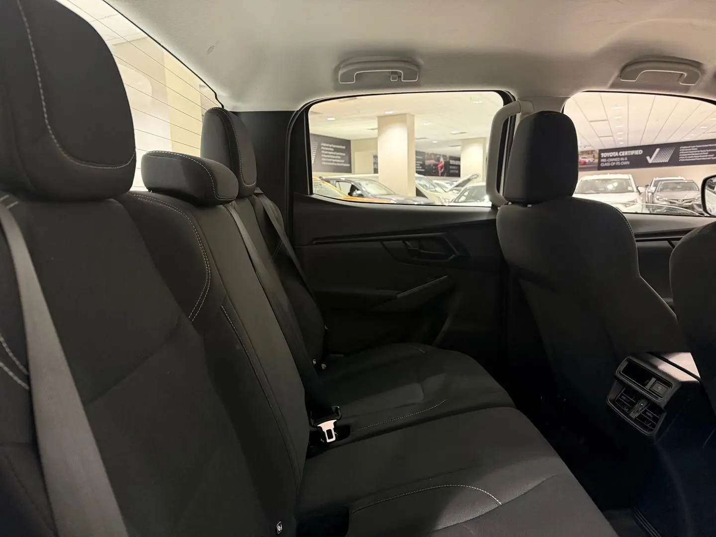 2023 Isuzu D-MAX Gallery Image 14