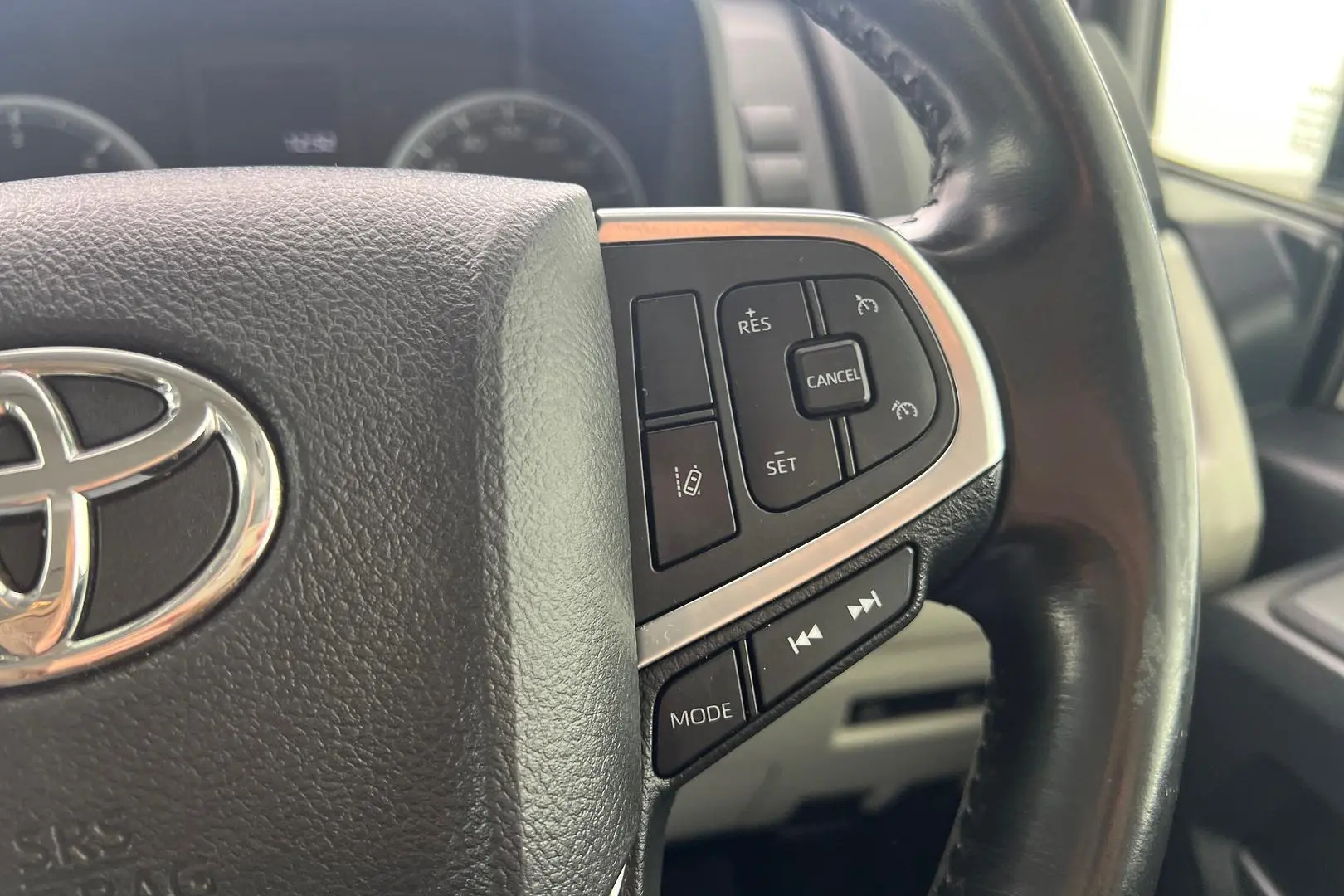 2020 Toyota Hiace Gallery Image 21