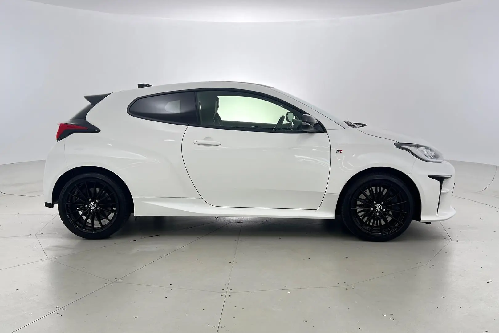 2021 Toyota Yaris Gallery Image 9