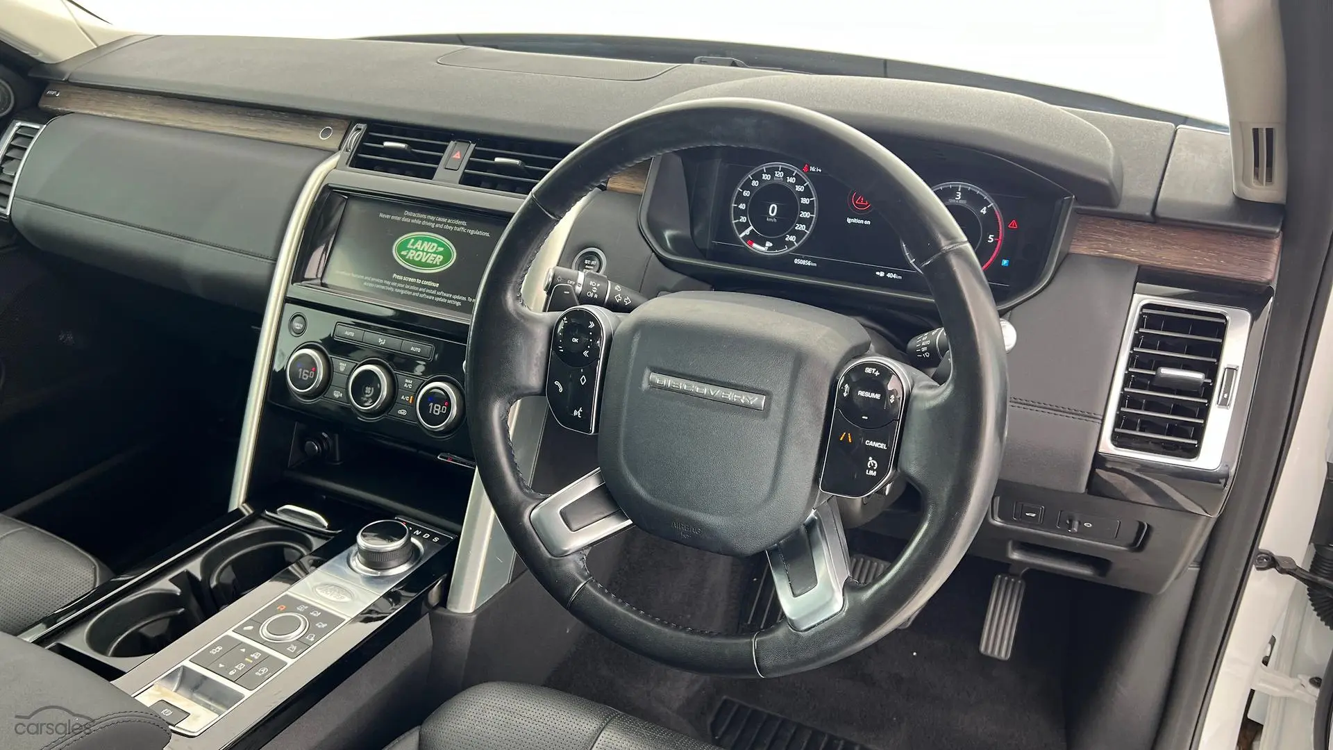 2018 Land Rover Discovery Image 3