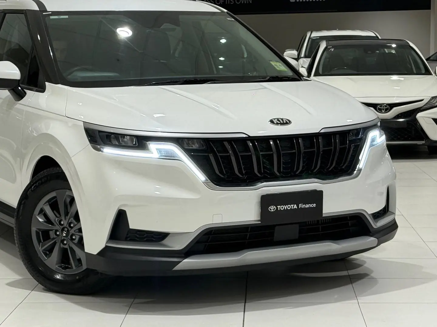 2021 Kia Carnival Gallery Image 3